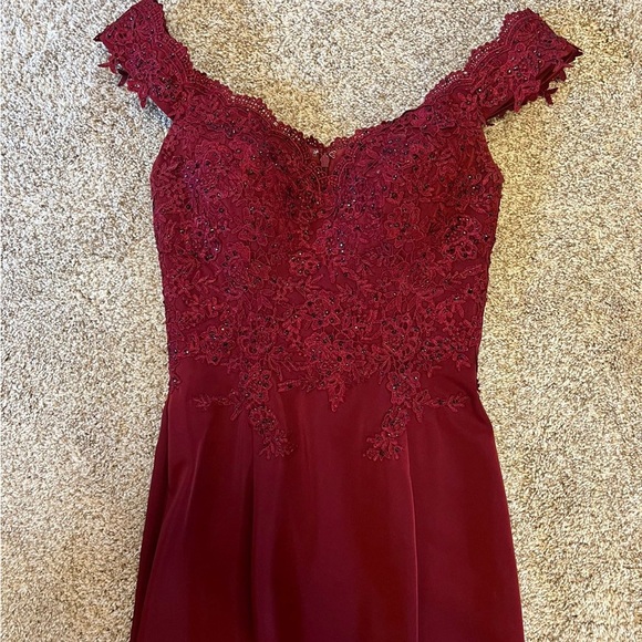 Red off the shoulder prom dress - Picture 5 of 7